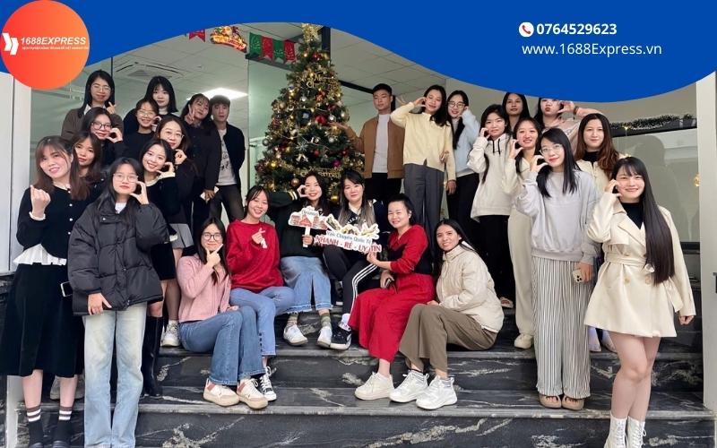 Đội ngũ nhân viên logistics tại 1688Express nhiệt tình năng động